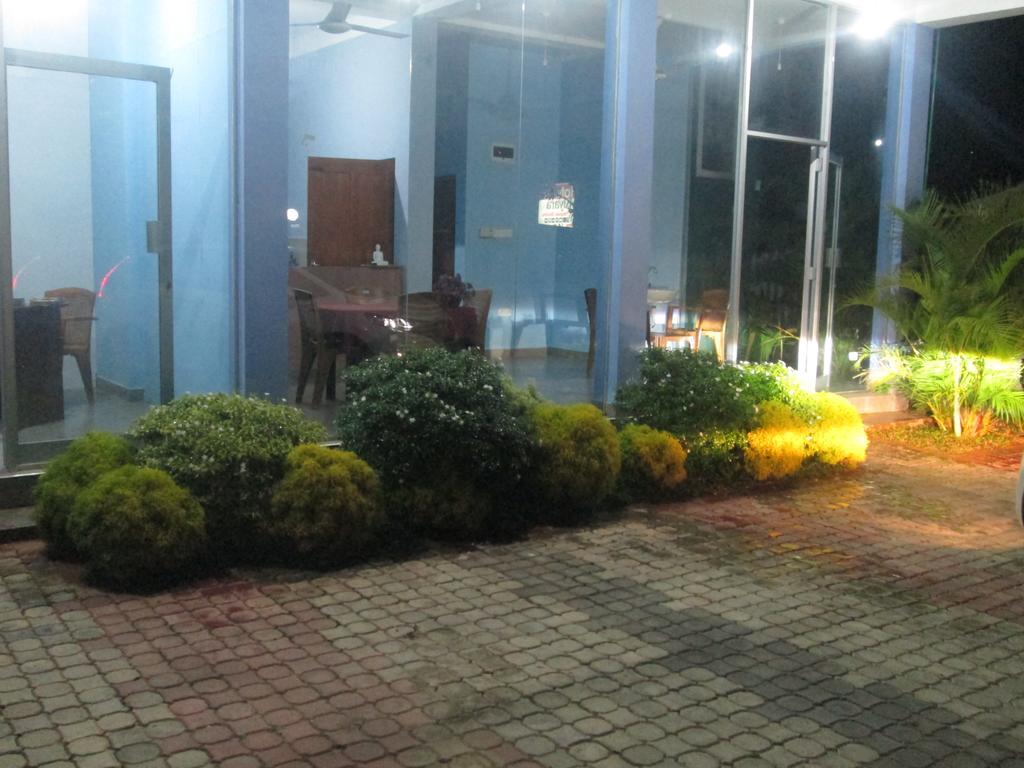 Hotel Kiyara Dambulla Extérieur photo