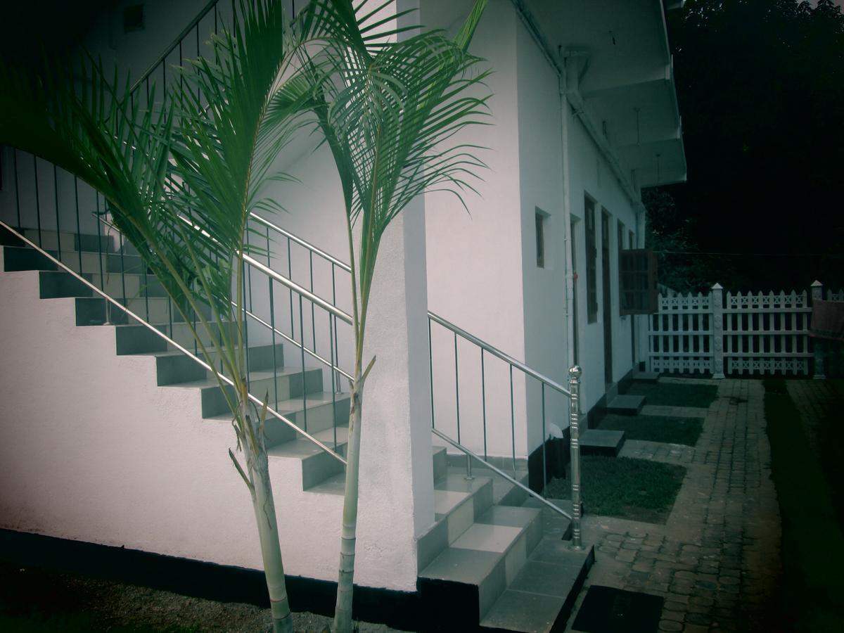 Hotel Kiyara Dambulla Extérieur photo