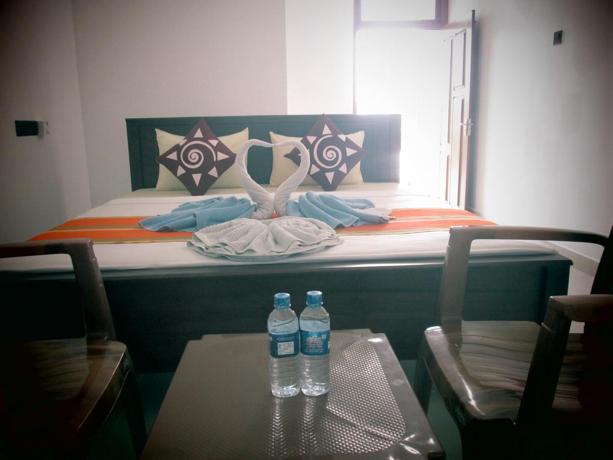 Hotel Kiyara Dambulla Extérieur photo