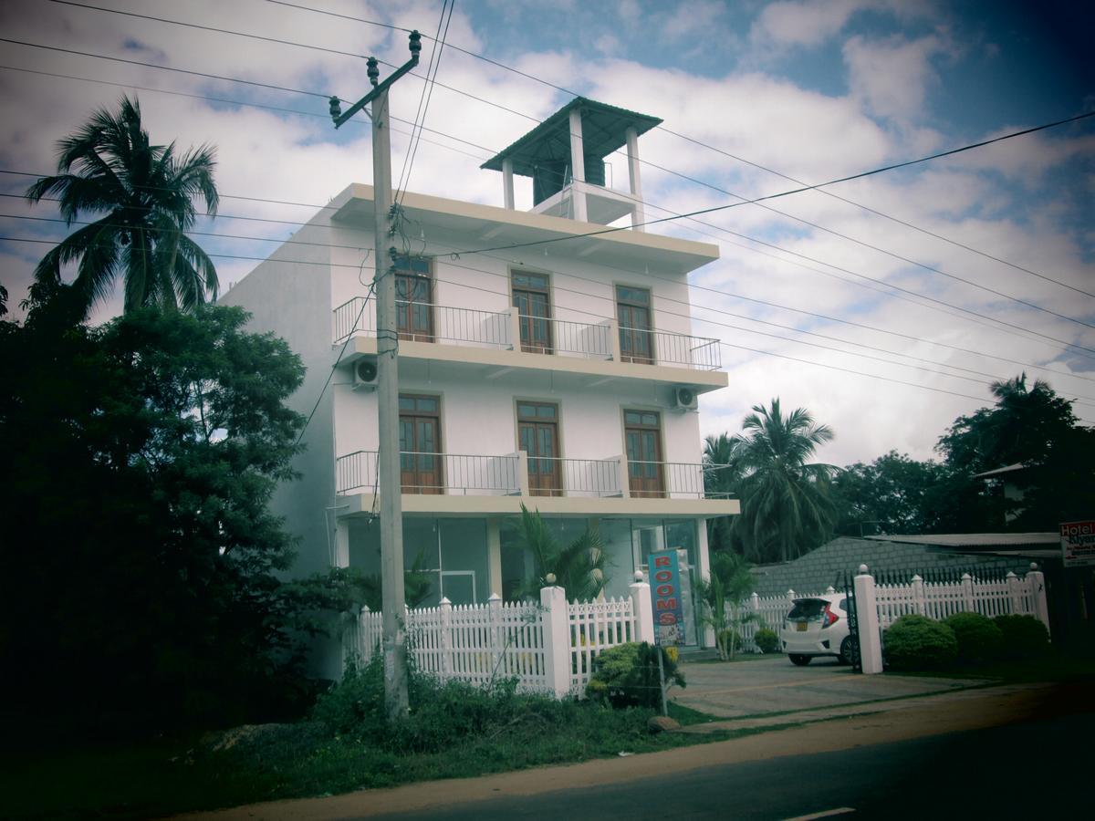 Hotel Kiyara Dambulla Extérieur photo