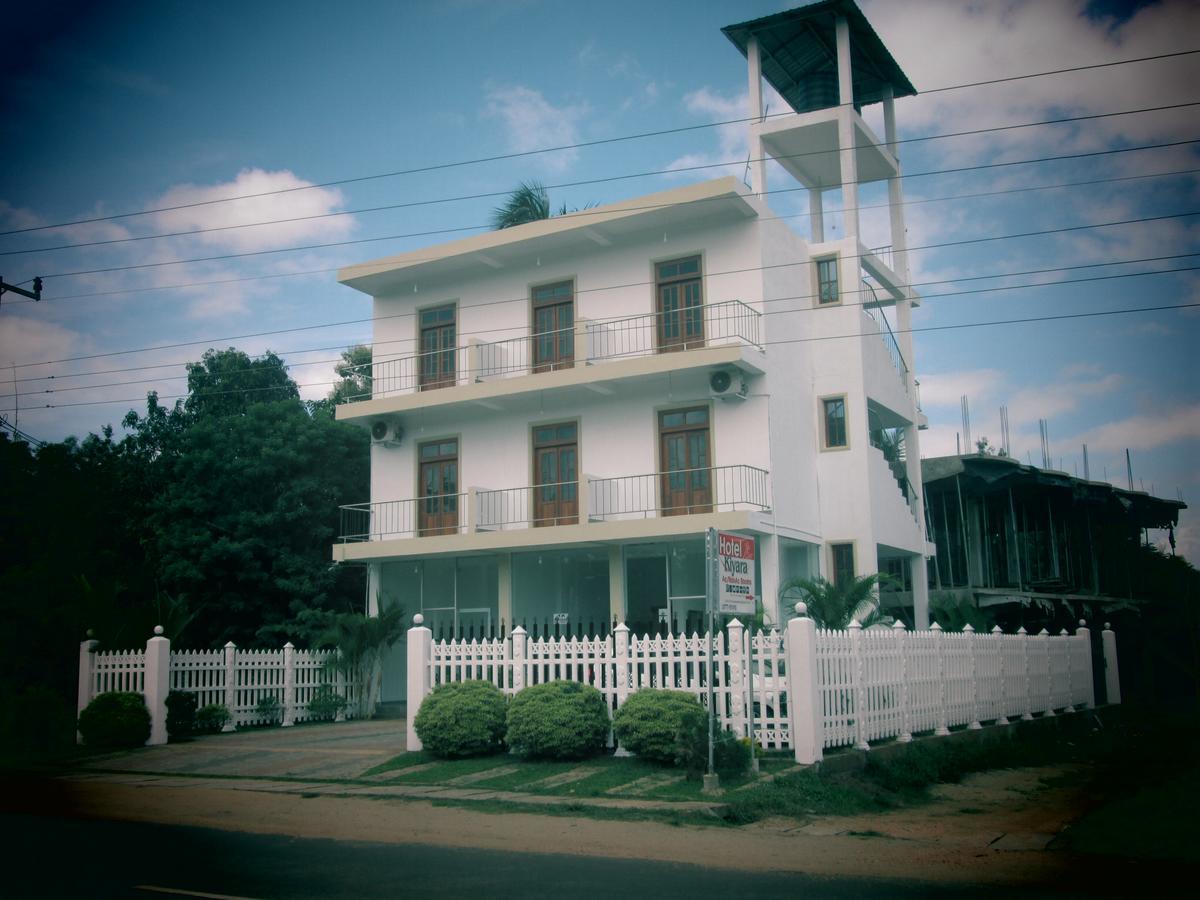 Hotel Kiyara Dambulla Extérieur photo