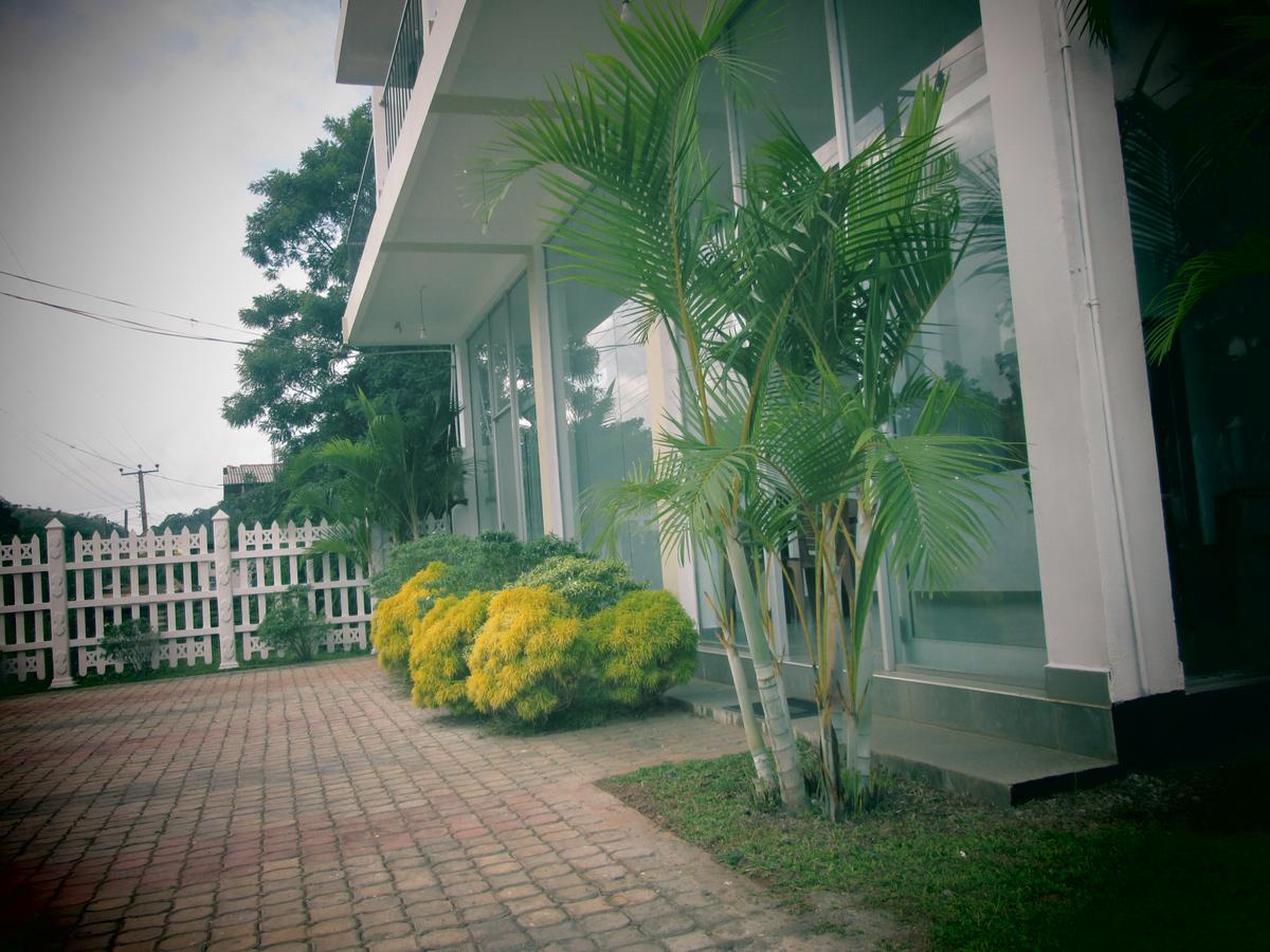Hotel Kiyara Dambulla Extérieur photo
