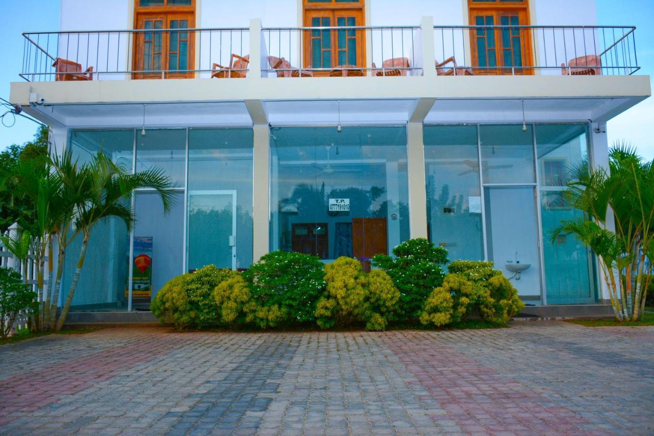 Hotel Kiyara Dambulla Extérieur photo