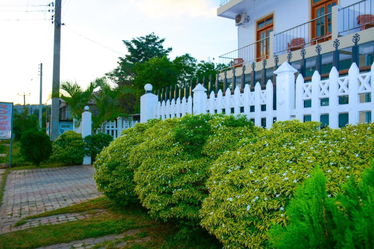 Hotel Kiyara Dambulla Extérieur photo