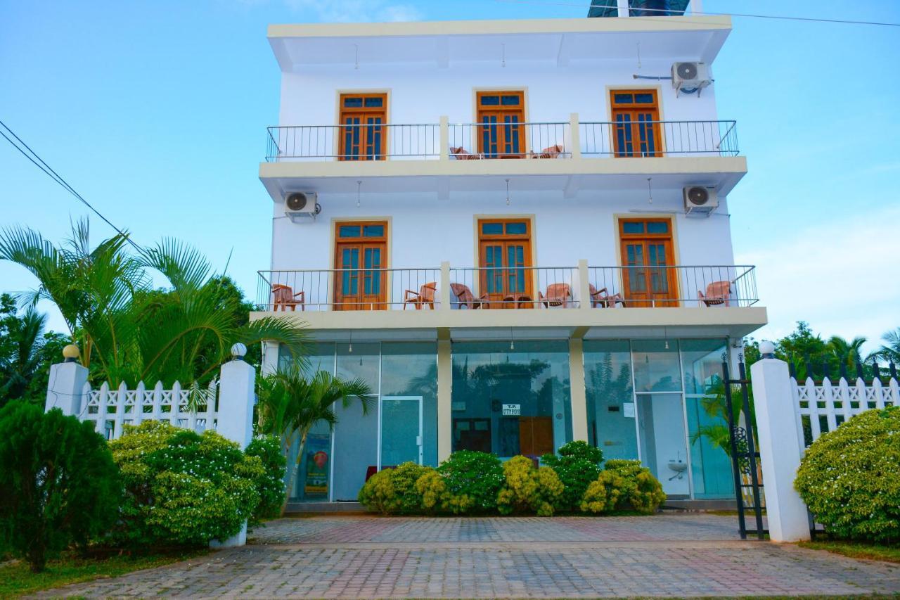 Hotel Kiyara Dambulla Extérieur photo