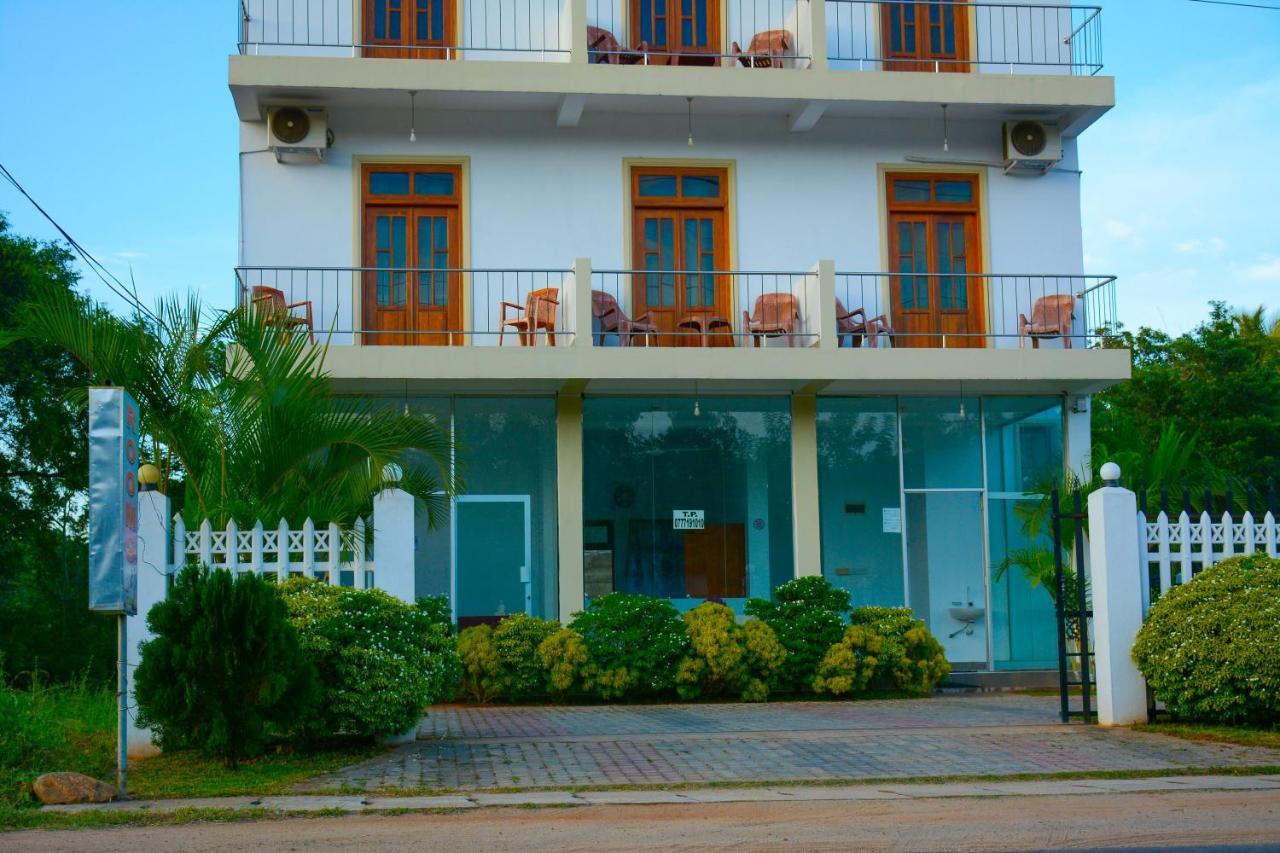 Hotel Kiyara Dambulla Extérieur photo