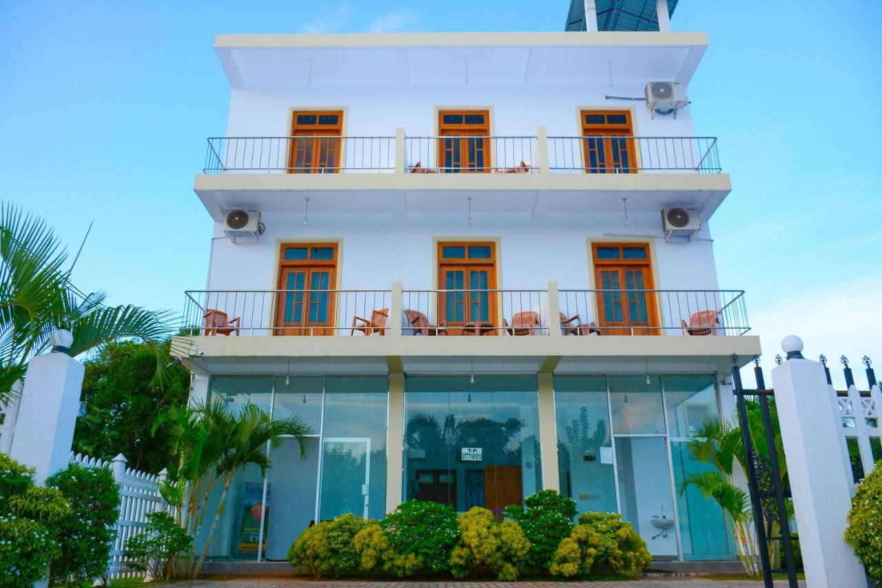 Hotel Kiyara Dambulla Extérieur photo